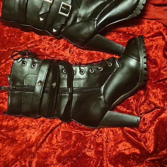 Boots 3.5inch heels calf boots black w straps around upper boots . - Picture 2 of 7
